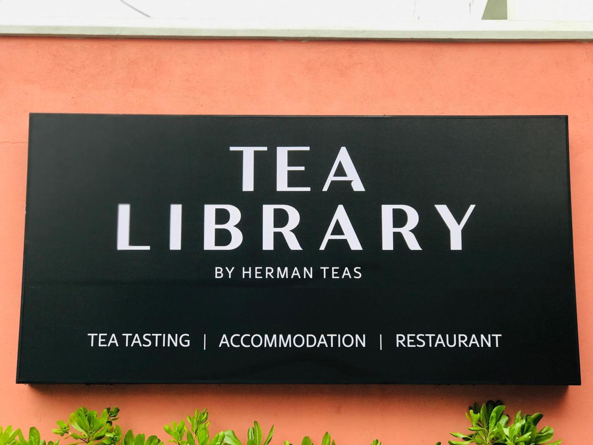 Tea Library Bed and Breakfast Hikkaduwa Buitenkant foto